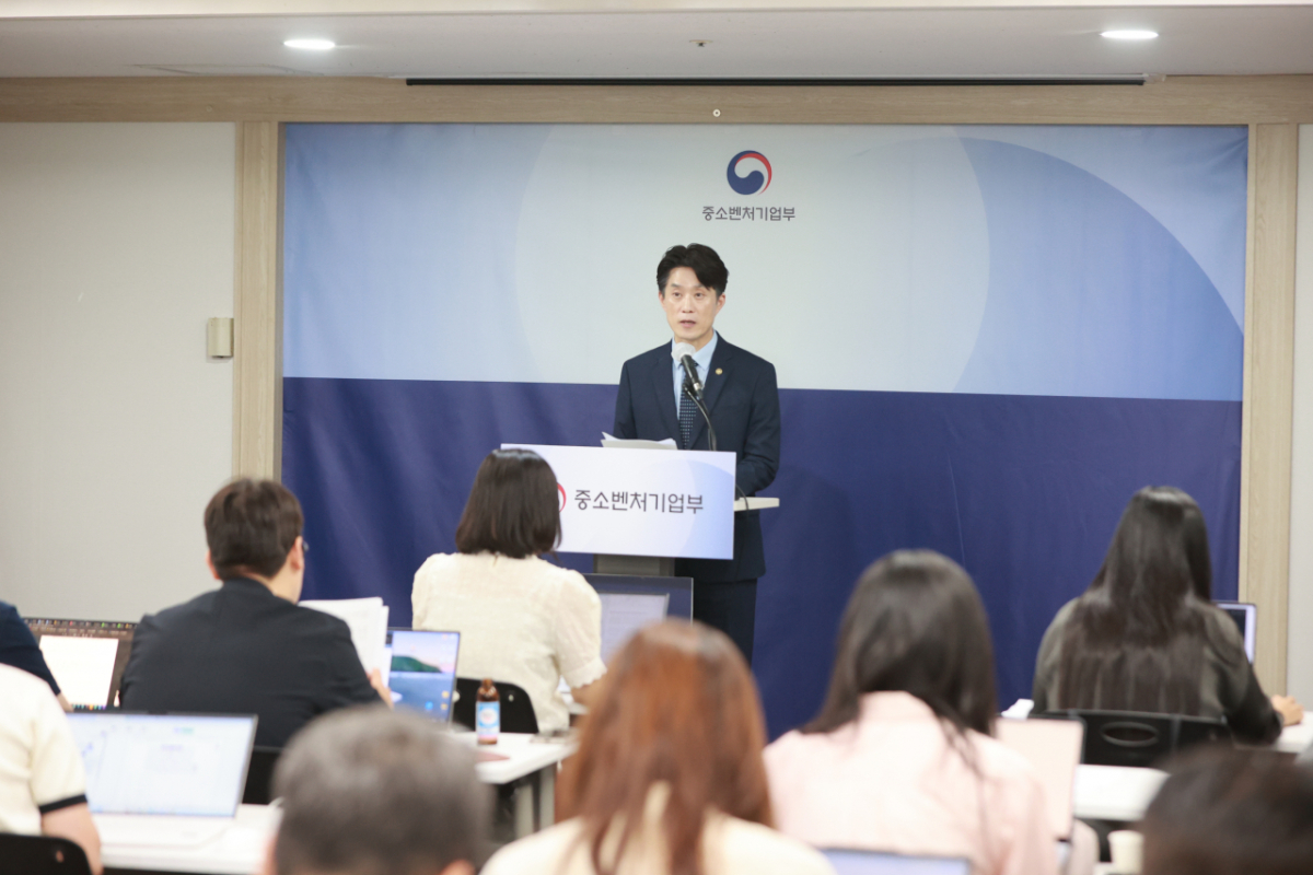 노용석 중소벤처기업부 장관 직무대행 제1차관이 8월 31일 서울특별시 영등포구 중소기업중앙회에서 '2027년 중소벤처기업부 예산안 편성' 관련 브리핑을 하고 있다.