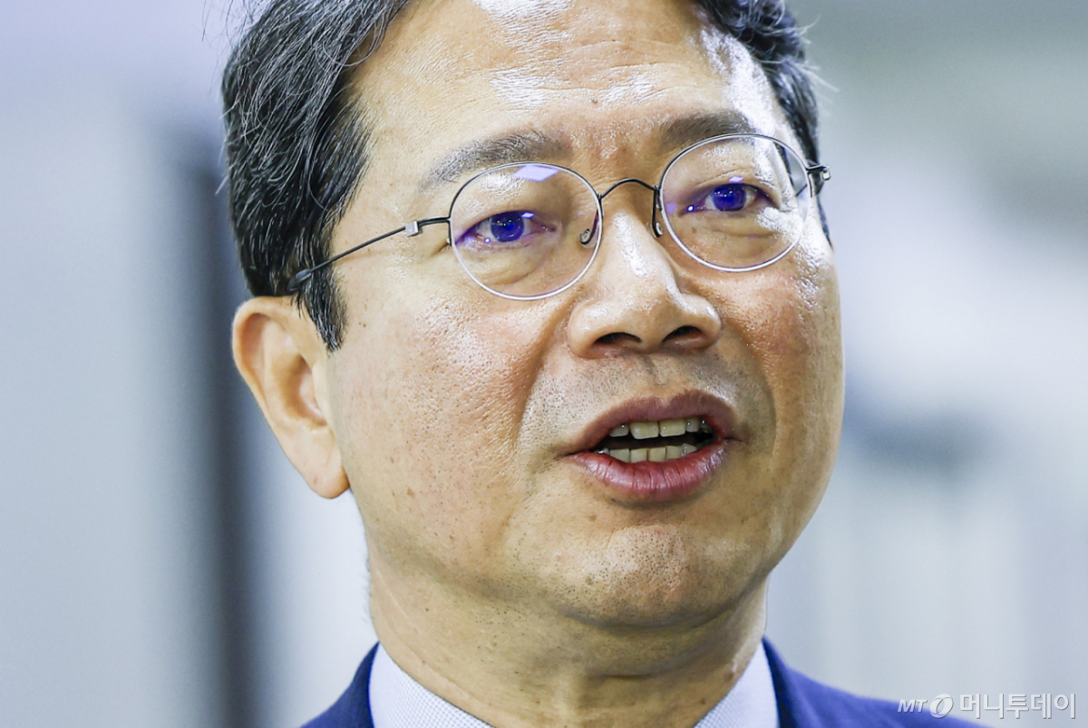 [서울=뉴시스] 정병혁 기자 = 김승원 법무부장관 후보자가 31일 서울 여의도 국회에서 열린 법사위제438회국회(임시회) 제1차 법안심사제1소위원회에 참석하기에 앞서 지명 소감을 밝히고 있다. 2026.08.31. /사진=정병혁