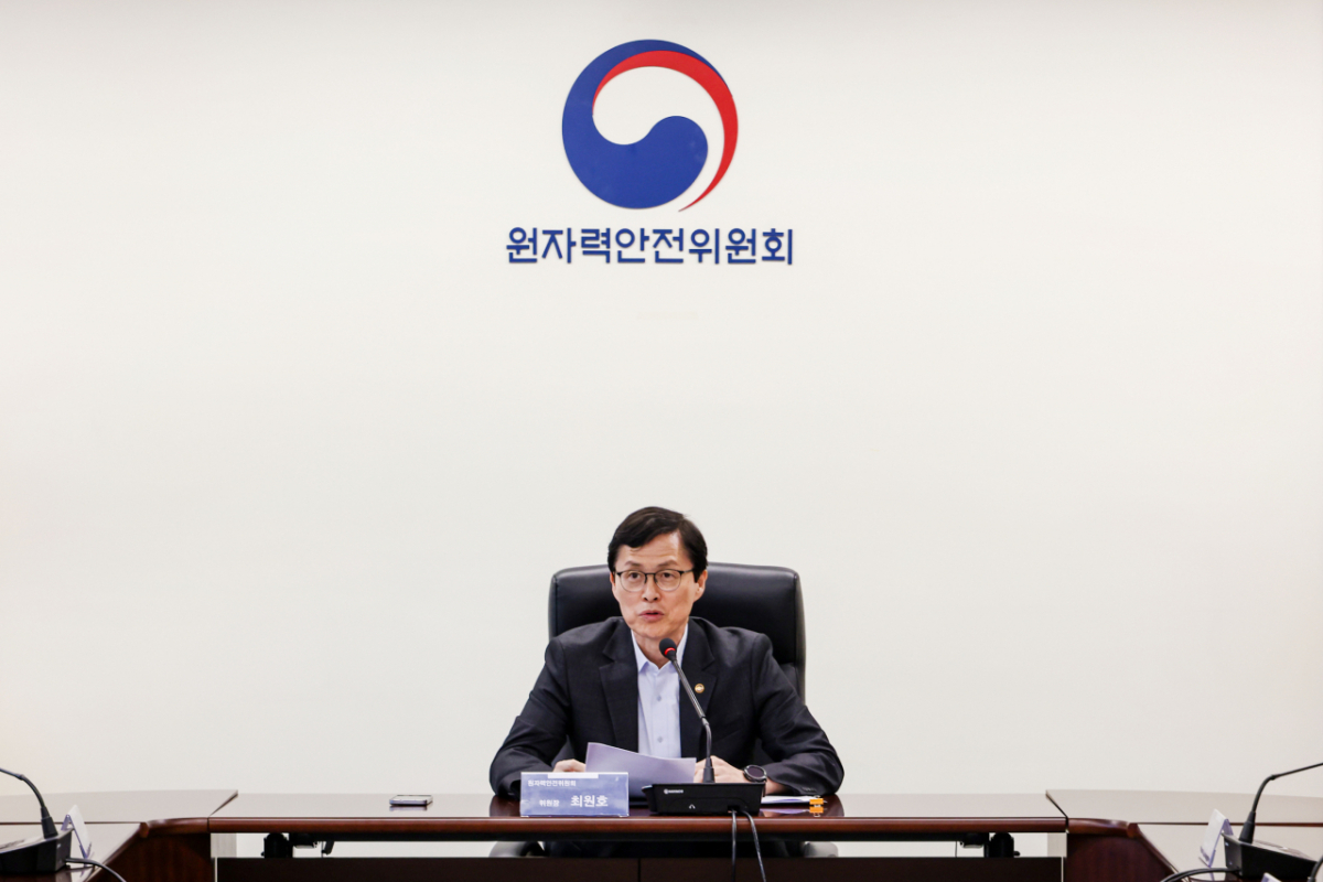최원호 원자력안전위원회 위원장이 8월 31일 서울 종로구 원자력안전위원회 대회의실에서 열린 2027년 원자력안전위원회 예산안 사전브리핑에서 내년도 예산안 주요 내용을 설명하고 있다. /사진=원자력안전위원회