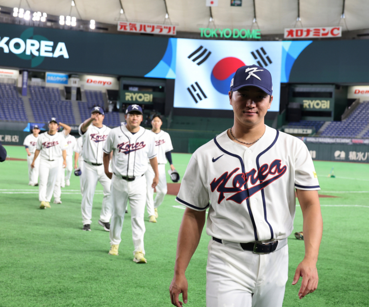 야구대표팀 고우석이 지난 3월 2026WBC 도쿄라운드 개막을 하루 앞둔 4일 도쿄돔 공식훈련을 마친 후 그라운드를 나서고 있다. 2026.03.04. 야구대표팀 고우석이 2026WBC 도쿄라운드 개막을 하루 앞둔 4일 도쿄돔 공식훈련을 마친 후 그라운드를 나서고 있다. 2026.03.04. /사진=강영조 cameratalks@