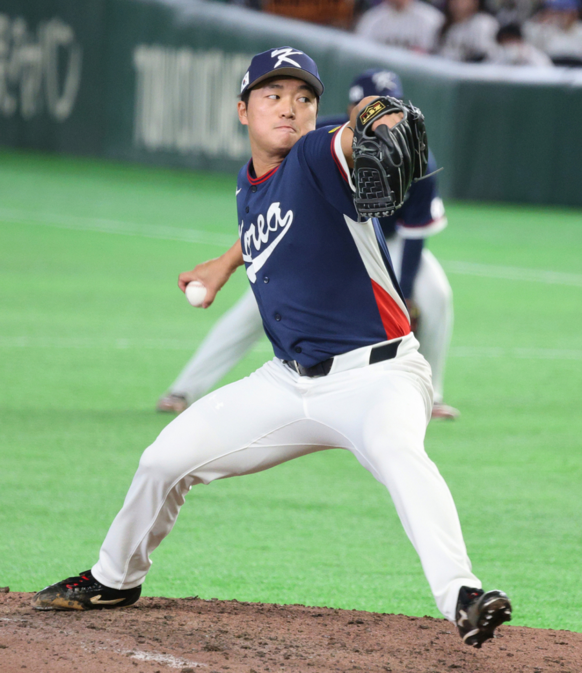 한국 우완투수 고우석이 7일 도쿄돔에서 열린 2026WBC 도쿄POOL 대한민국과 일본의 경기 6회말 등판해 무실점 이닝을 막아내고 있다. 2026.03.07. /사진=강영조 cameratalks@