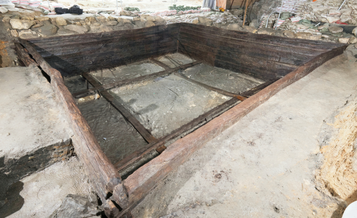 충주 장미산성에서 확인된 목조 집수지(물 저장소). 규모가 크다는 점에서 백제 한성기 시절 충주의 중요성을 상징한다. / 사진제공 = 국가유산청