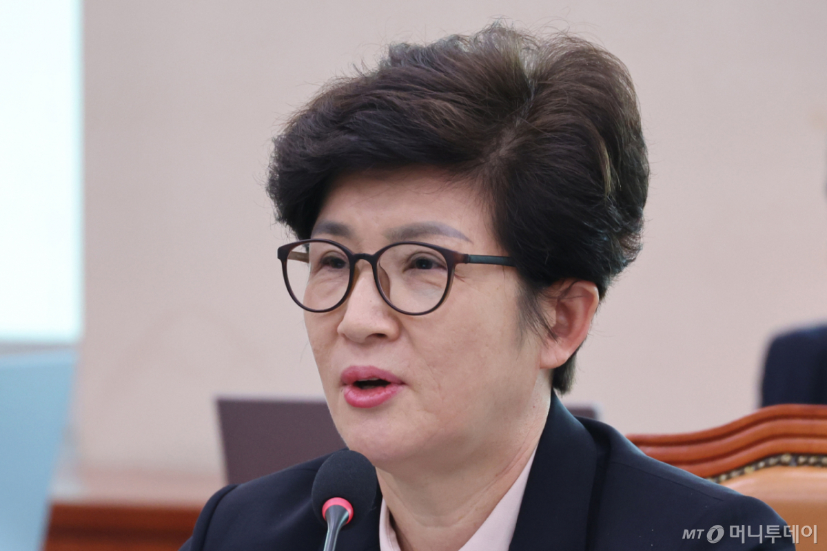 (서울=뉴스1) 신웅수 기자 = 강선영 국민의힘 의원이 3일 서울 여의도 국회에서 열린 성평등가족위원회 전체회의에서 발언하고 있다. 2026.8.3/뉴스1 Copyright © 뉴스1. All rights reserved. 무단 전재 및 재배포, AI학습 이용 금지. /사진=(서울=뉴스1) 신웅수 기자