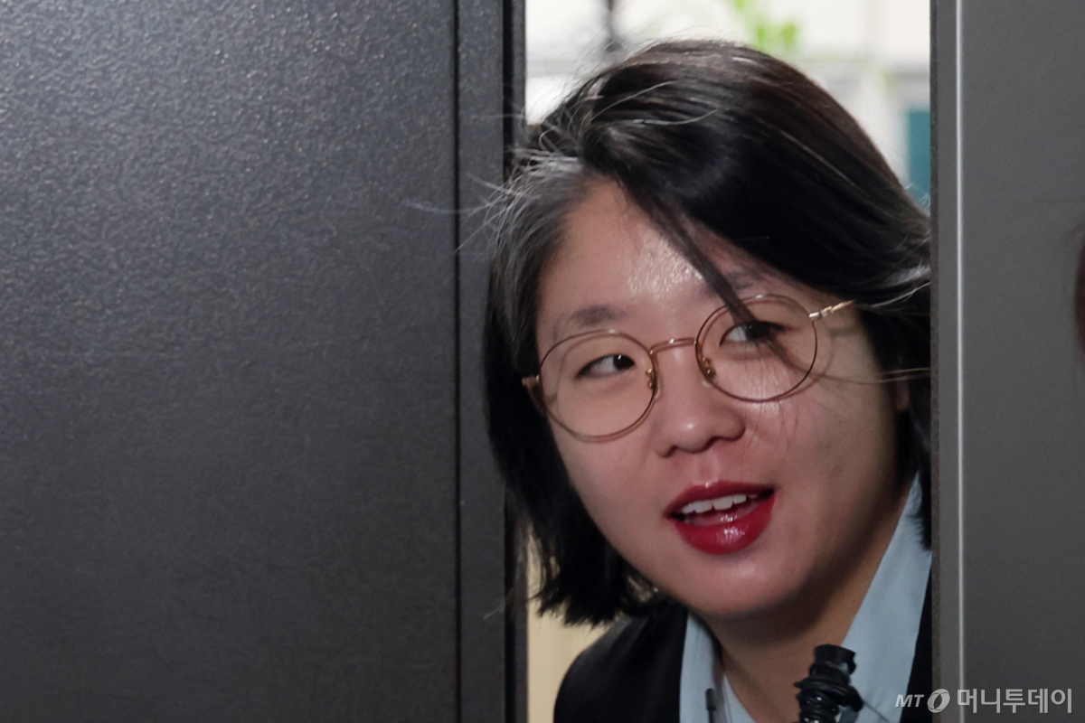 (서울=뉴스1) 황기선 기자 = 성평등가족부 장관 후보자로 지명된 용혜인 기본소득당 의원이 31일 오전 서울 여의도 국회 의원회관으로 출근하고 있다. 2026.8.31/뉴스1 Copyright © 뉴스1. All rights reserved. 무단 전재 및 재배포, AI학습 이용 금지. /사진=(서울=뉴스1) 황기선 기자