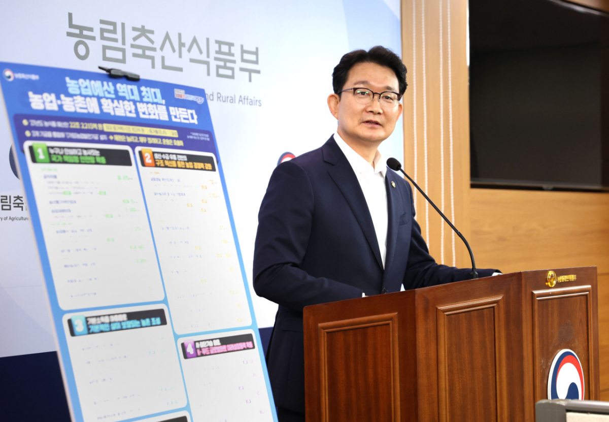 Kim Jong-gu, Vice Minister of the Ministry of Agriculture, Food and Rural Affairs, briefed on the ministry’s 2027 budget proposal at the Sejong Government Complex on the 31st last month. /Photo=Ministry of Agriculture, Food and Rural Affairs