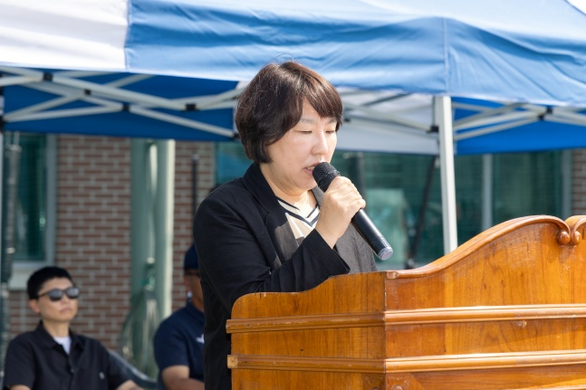 한국여자야구연맹 임혜진 회장이 제15회 익산시 전국여자야구대회 개회사를 말하고 있다. /사진=한국여자야구연맹 제공