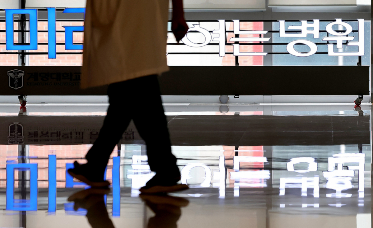 지난해 9월1일 대구 시내의 한 대학병원에서 의료진이 이동하고 있다. /사진=뉴시스