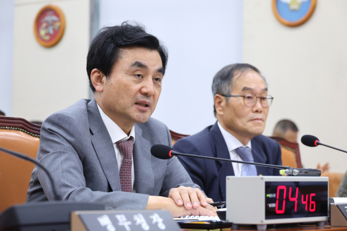 안규백 국방부 장관이 지난달 31일 서울 여의도 국회에서 열린 국방위원회 전체회의에서 의원 질의에 답변하고 있다. /사진=뉴스1