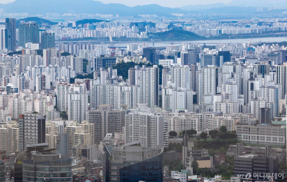 [서울=뉴시스] 김명년 기자 = 30일 서울 시내 아파트 단지가 보이고 있다.2026.08.30. kmn@newsis.com /사진=김명년