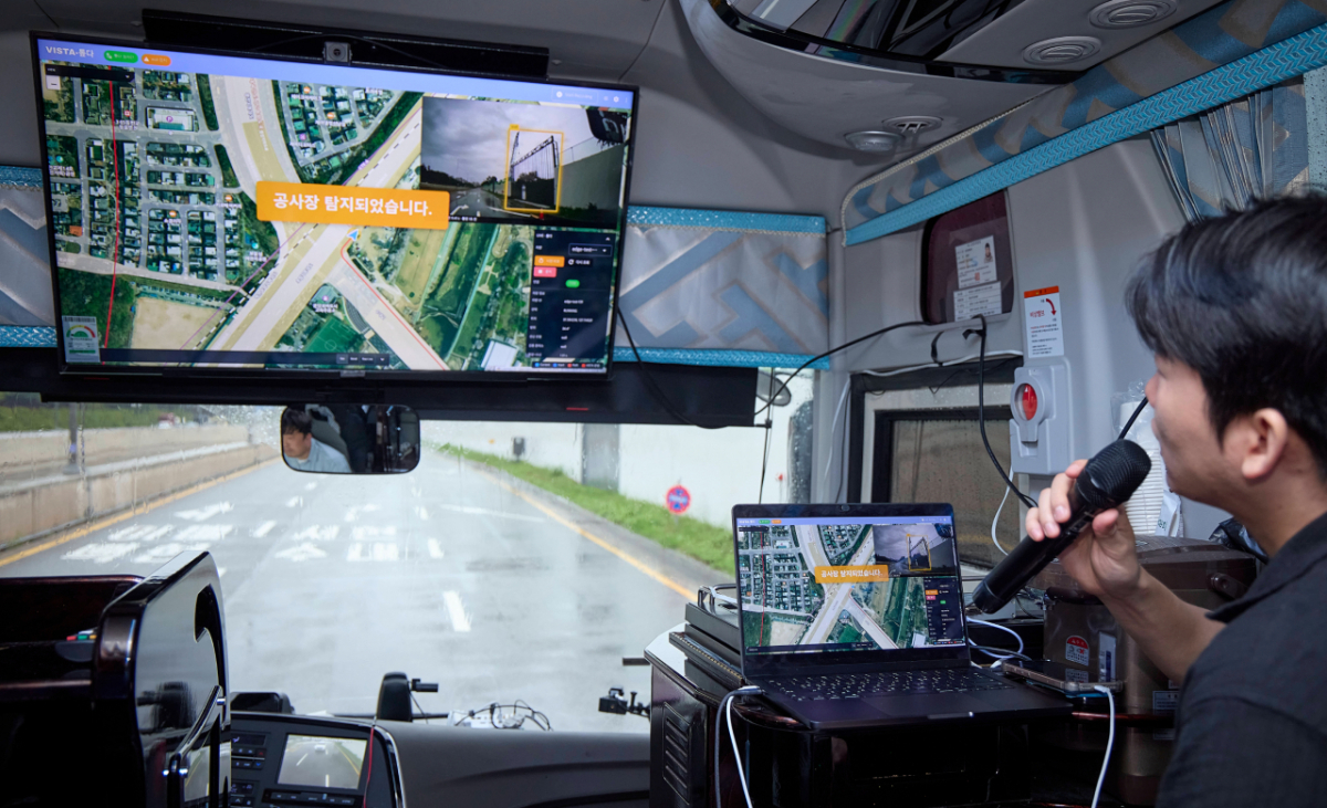An SKT researcher demonstrates the solution using a vehicle equipped with Tokda. /Photo provided by SKT
