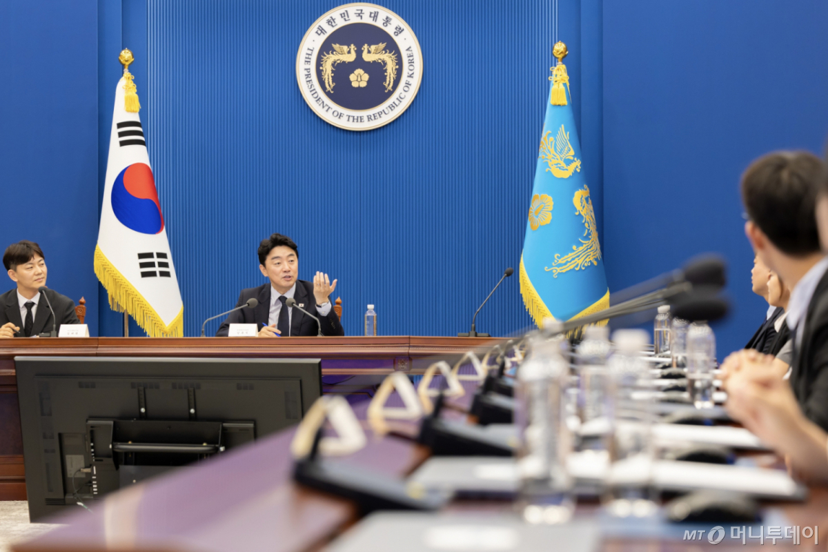 (서울=뉴스1) 허경 기자 = 강훈식 대통령비서실장이 1일 청와대에서 열린 ‘청와대 청년 펠로우십’ 오리엔테이션을 주재하고 있다. (청와대 제공. 재판매 및 DB 금지) 2026.9.1/뉴스1 Copyright © 뉴스1. All rights reserved. 무단 전재 및 재배포, AI학습 이용 금지. /사진=(서울=뉴스1) 허경 기자