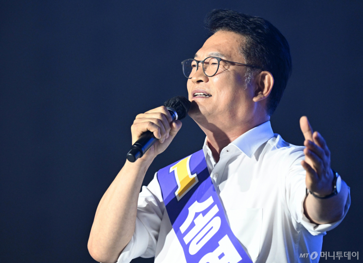 (대전=뉴스1) 황기선 기자 = 송영길 더불어민주당 당대표 후보가 17일 대전 유성구 대전컨벤션센터 제2전시장에서 열린 제3차 정기전국당원대회에서 정견발표를 하고 있다. (공동취재) 2026.8.17/뉴스1 Copyright © 뉴스1. All rights reserved. 무단 전재 및 재배포, AI학습 이용 금지. /사진=(대전=뉴스1) 황기선 기자