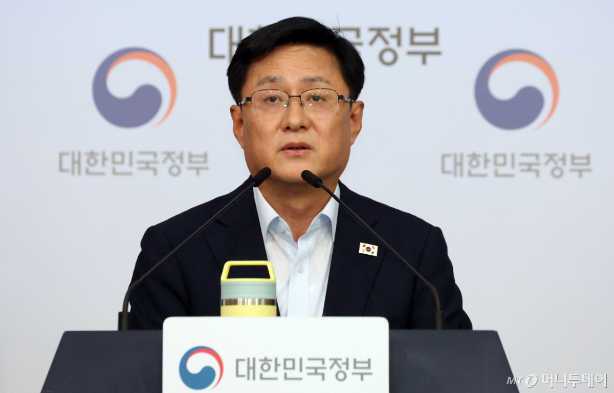 김성환 기후에너지환경부 장관이 지난달 3일 서울 종로구 정부서울청사 별관에서 2026년 하반기 업무보고 사전 브리핑을 하고 있다. /사진=뉴스1