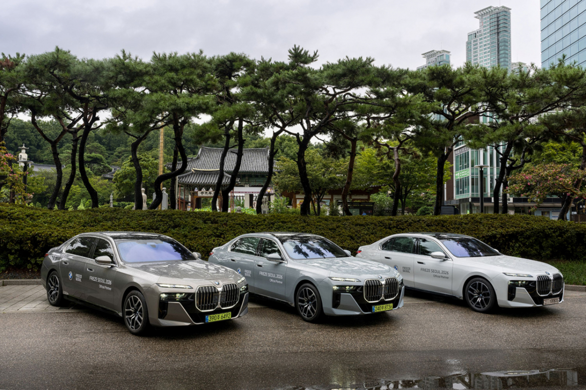 BMW코리아가 '프리즈 서울 2026'에서 운영하는 VIP 공식 셔틀 서비스/사진= BMW코리아 제공