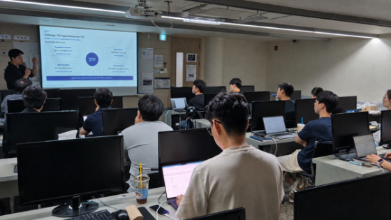서버키트가 기업 실무자를 대상으로 엔터프라이즈 AI 'BeSir'의 실습 교육을 진행했다./사진제공=서버키트