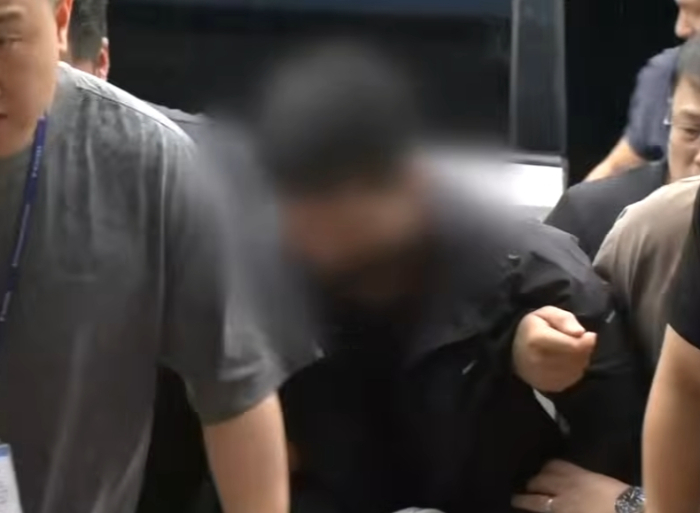 경찰이 가정폭력을 피해 거처를 옮긴 아내를 찾아가 살해한 30대 공무원을 범행 전 구속할 기회가 있었으나 이를 놓친 것으로 드러났다. /사진=JTBC '사건반장' 방송화면 캡처