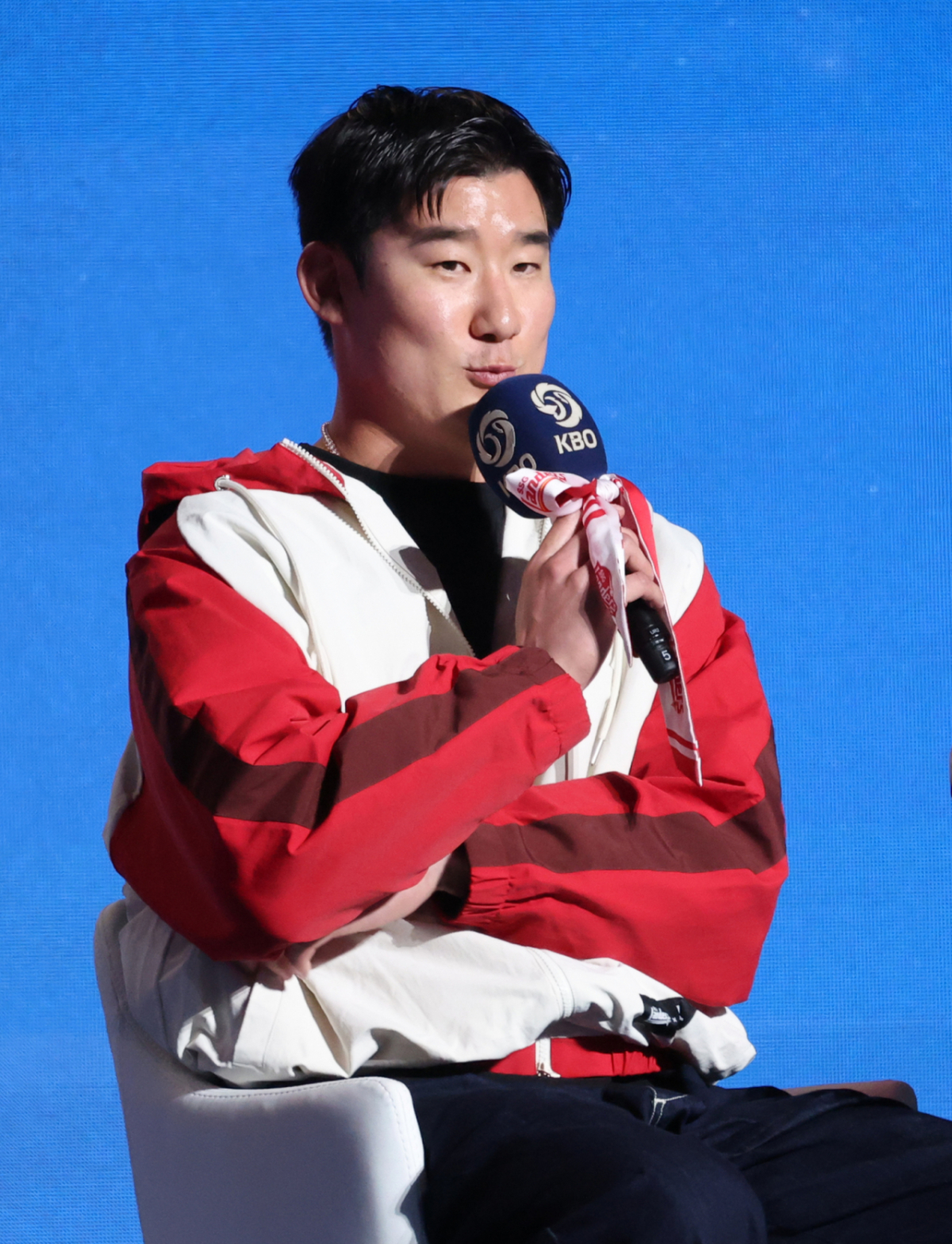 '2026 신한 SOL KBO 리그 미디어데이&팬페스트'가 26일 서울 잠실 롯데호텔 월드에서 열렸다.  SSG 오태곤이 출사표를 밝히고 있다.  LG 박해민·임찬규, 한화 채은성·문현빈, SSG 오태곤·조병현, 삼성 구자욱·강민호, NC 박민우·김주원, KT 장성우·안현민, 롯데 전준우·전민재, KIA 나성범·양현종, 두산 양의지·곽빈, 키움 임지열·하영민 등 10개 구단 감독과 대표 선수들이 참석했다. /사진=김진경 kim.jinkyung@