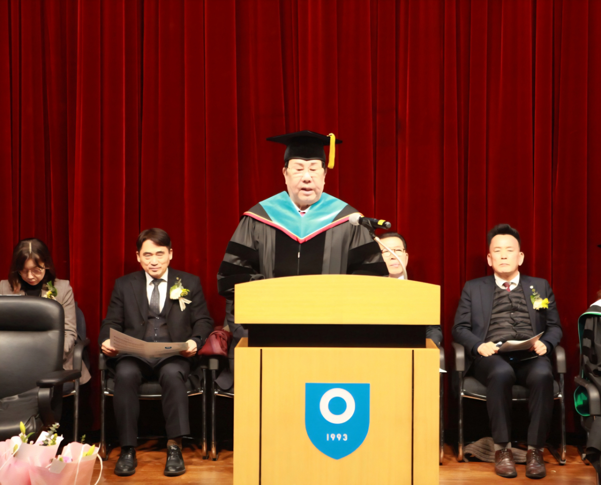 동신교육재단 이사장을 겸하고 있는 우오현 SM그룹 회장. /사진제공=SM그룹