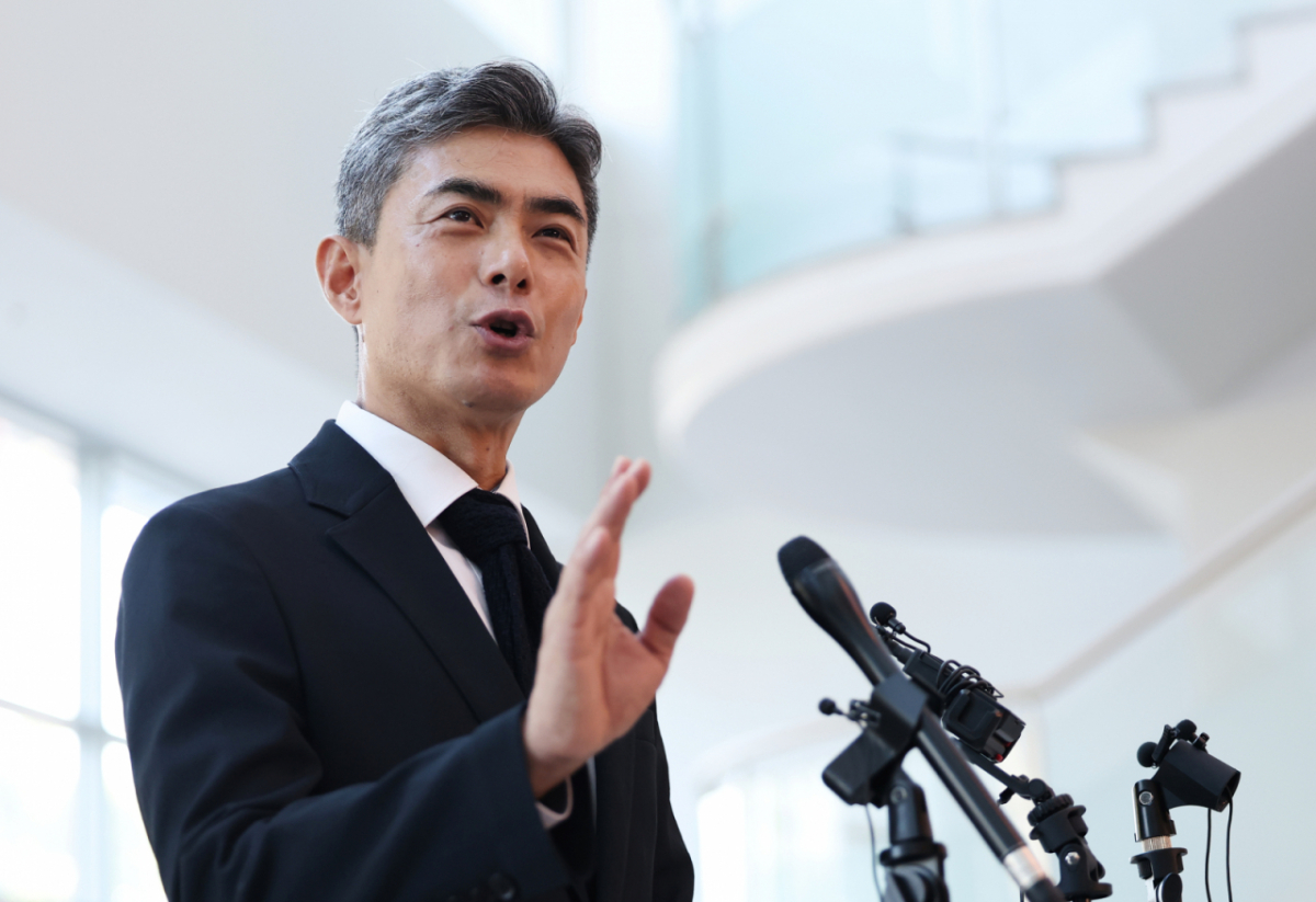 (서울=뉴스1) 오대일 기자 = 강신철 국방부 장관 후보자가 3일 오전 서울 용산구 국방컨벤션에 마련된 인사청문회 준비 사무실로 첫 출근하며 취재진의 질문에 답하고 있다. 2026.9.3/뉴스1 Copyright © 뉴스1. All rights reserved. 무단 전재 및 재배포, AI학습 이용 금지. /사진=(서울=뉴스1) 오대일 기자