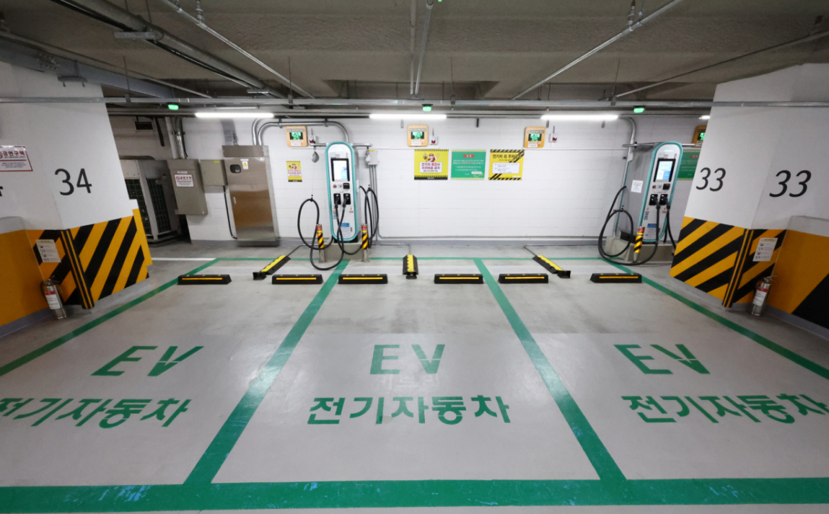 서울 중구 서울시청 주차장에 설치된 서울시 운영 전기차 충전기의 모습./사진제공=뉴스1