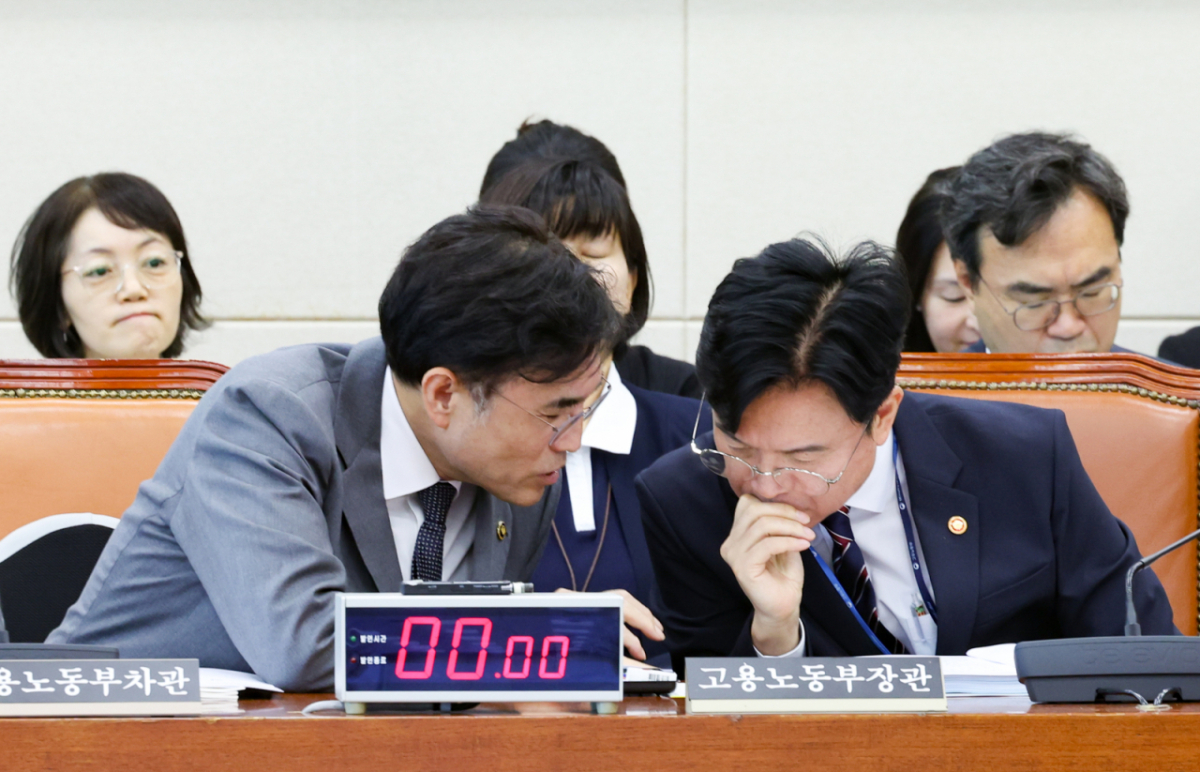 김영훈 고용노동부 장관이 지난 8월12일 서울 여의도 국회에서 열린 기후에너지환경노동위원회 전체회의에 참석해 있다. /사진=뉴시스