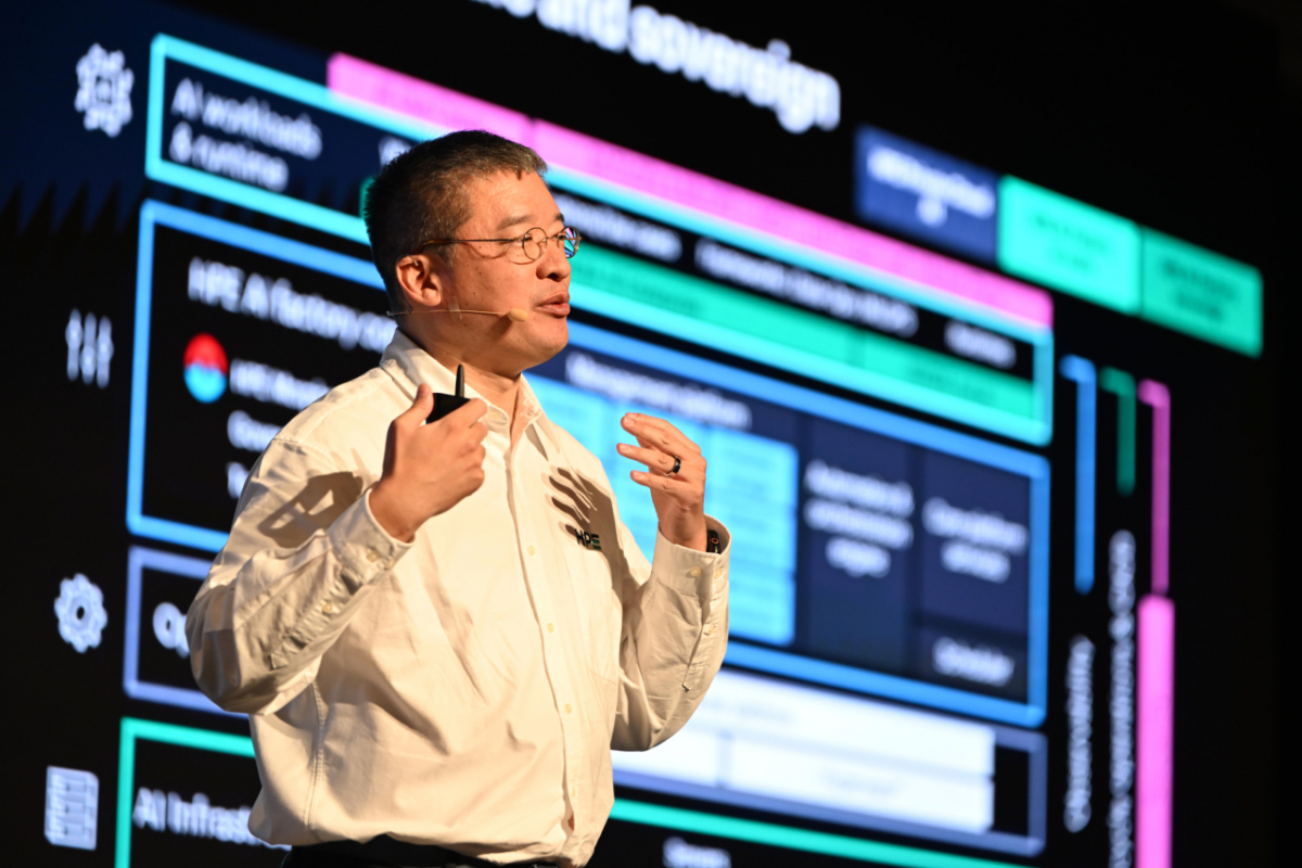 후미키 네기시 HPE HPC & AI 아시아태평양·일본 총괄 매니저 겸 부사장이 2일 서울 포시즌스호텔에서 열린 'HPE 크레이 AI 2026: 빌드 더 머신'에서 발표를 하고 있다./사진 제공=HPE
