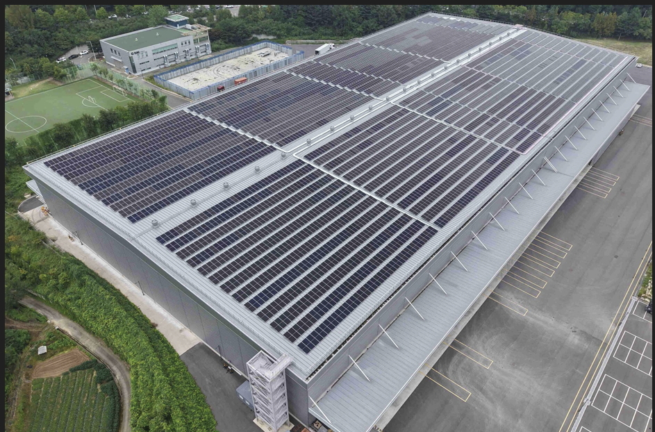 한국타이어가 충남 금산공장에 약 5MW 규모의 자가소비형 태양광 발전설비를 구축하며 친환경 에너지 생산 거점으로 고도화한다./사진제공=한국타이어앤테크놀로지