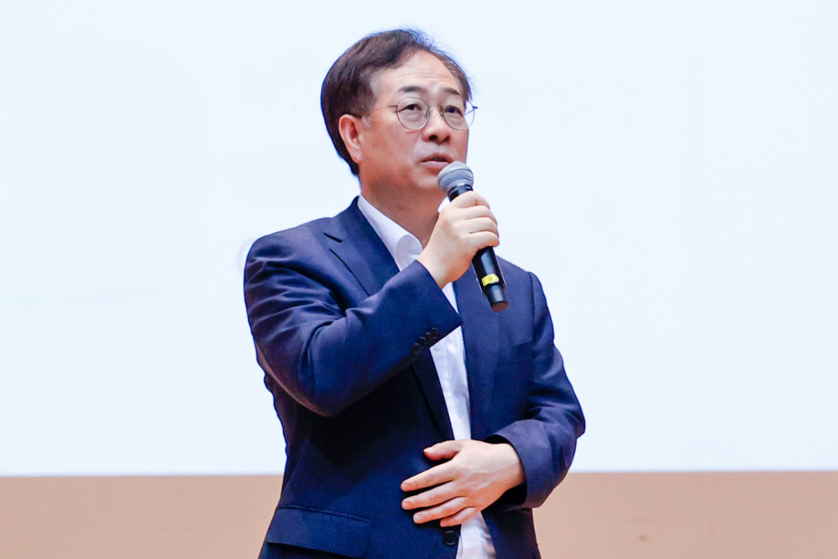권형택 기보 이사장이 '2026년도 제2차 경영전략워크숍'에서 모두발언을 하고 있다./사진=기보 제공.