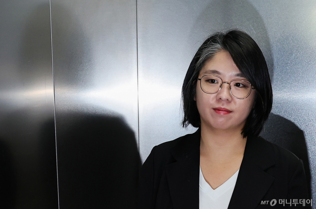 (서울=뉴스1) 김성진 기자 = 용혜인 성평등가족부 장관 후보자가 3일 오전 서울 서대문구 한국청소년활동진흥원에 마련된 인사청문회 준비사무실로 출근하고 있다. 2026.9.3/뉴스1 Copyright © 뉴스1. All rights reserved. 무단 전재 및 재배포, AI학습 이용 금지. /사진=(서울=뉴스1) 김성진 기자