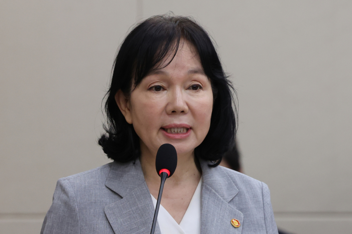 송경희 개인정보보호위원장이 서울 여의도 국회에서 열린 정무위원회 전체회의에서 2025회계연도 결산 제안설명을 하고 있다./사진=뉴스1
