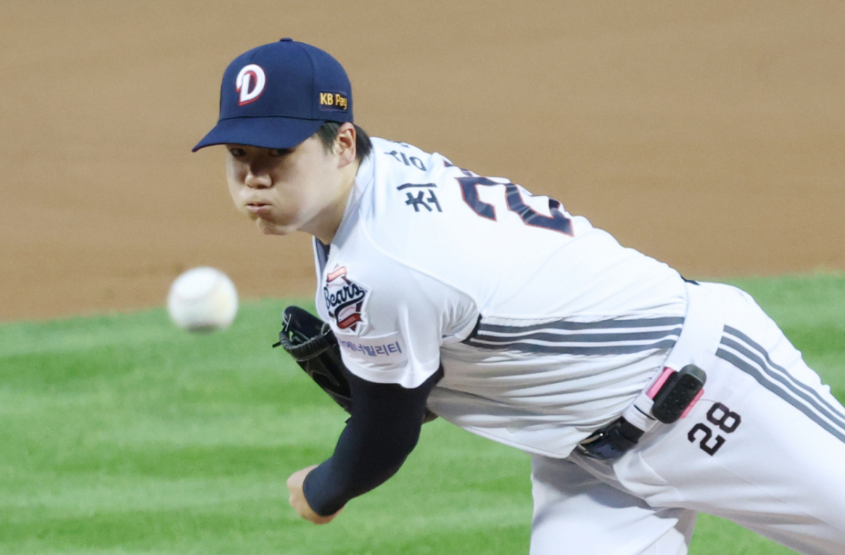 2026 신한 SOL KBO리그 두산 베어스 대 롯데 자이언츠 경기가 8월 21일 서울 잠실야구장에서 열렸다. 두산 선발 최승용이 역투하고 있다. /사진=김진경 kim.jinkyung@