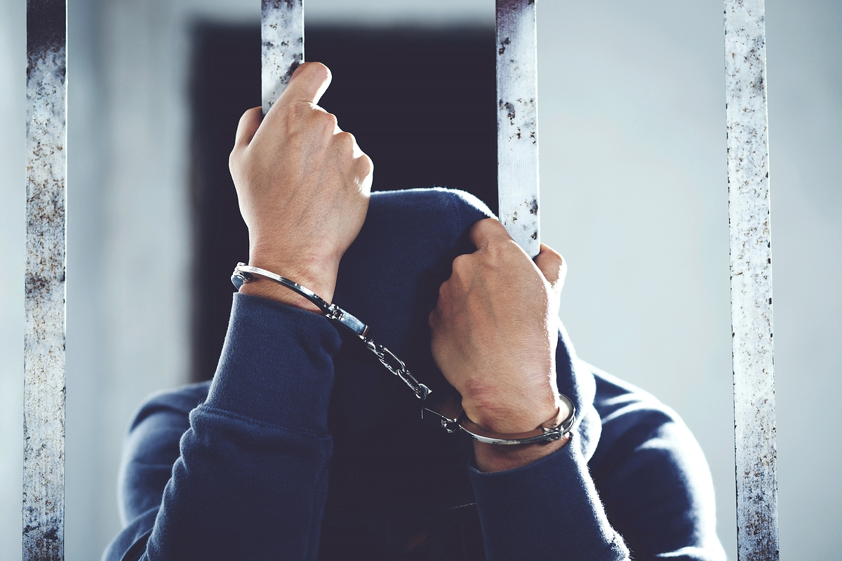 미성년자인 전 여자친구를 스토킹하다가 접근금지 처분을 받자 그의 가족 집에 흉기를 들고 찾아가 위협한 30대 남성이 구속됐다. 기사 이해를 돕기 위한 참고 사진. /사진=클립아트코리아