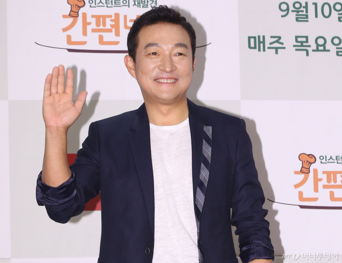 서울 강남에서 음주운전 사고를 내고 달아난 혐의로 재판에 넘겨진 배우 이재룡씨가 사고 20분 만에 식당을 찾아 술을 더 마신 것으로 조사됐다. 검찰은 이씨가 이른바 '술타기 수법'을 시도했다고 보고 '음주측정 방해' 혐의도 적용했다. /사진=스타뉴스