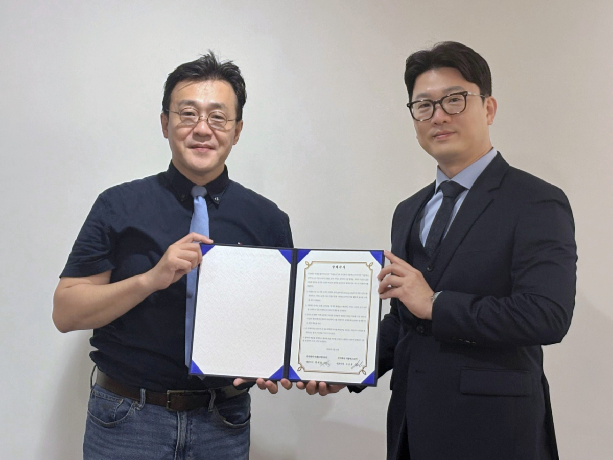 왼쪽부터 박세용 어센트 AI 대표와 오승종 더블에스코어 대표/사진제공=어센트에이아이
