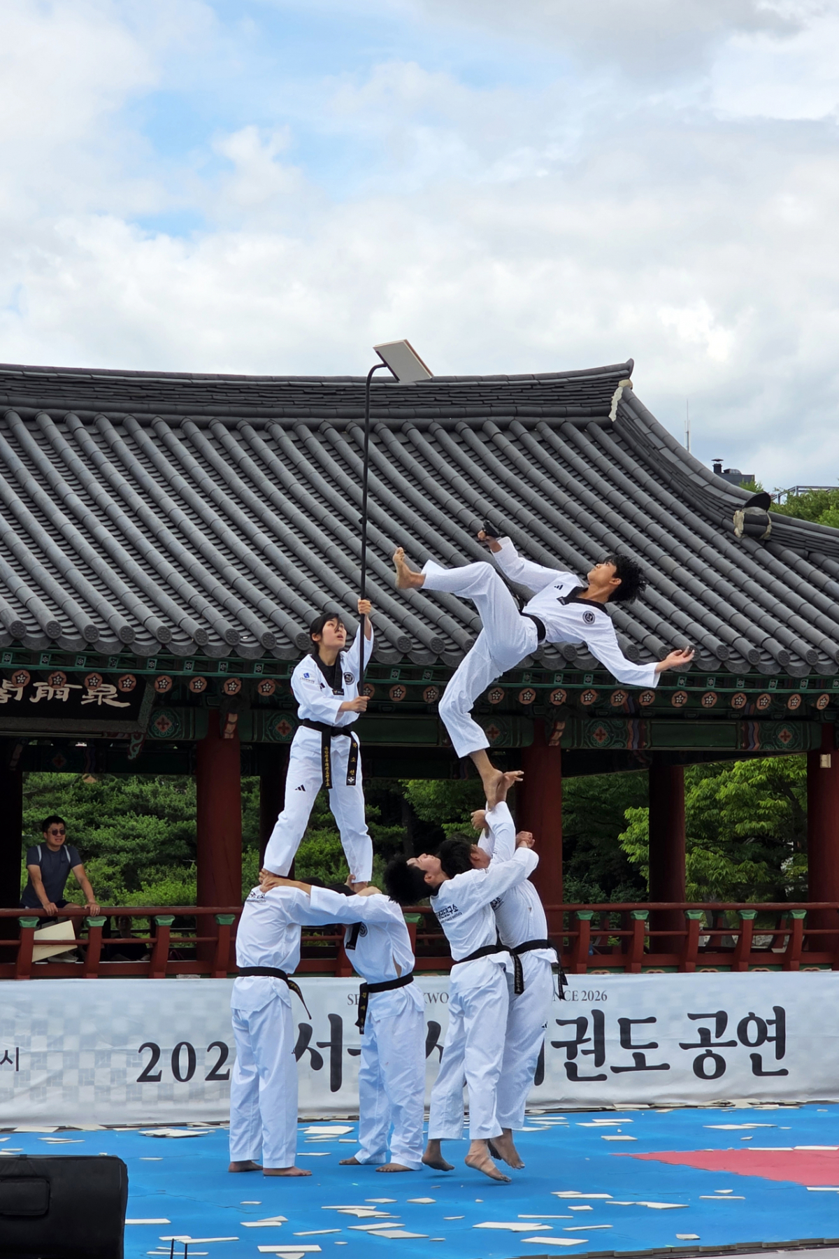 남산골한옥마을 천우각에서 선보이는 서울시 태권도 공연/사진제공=서울시