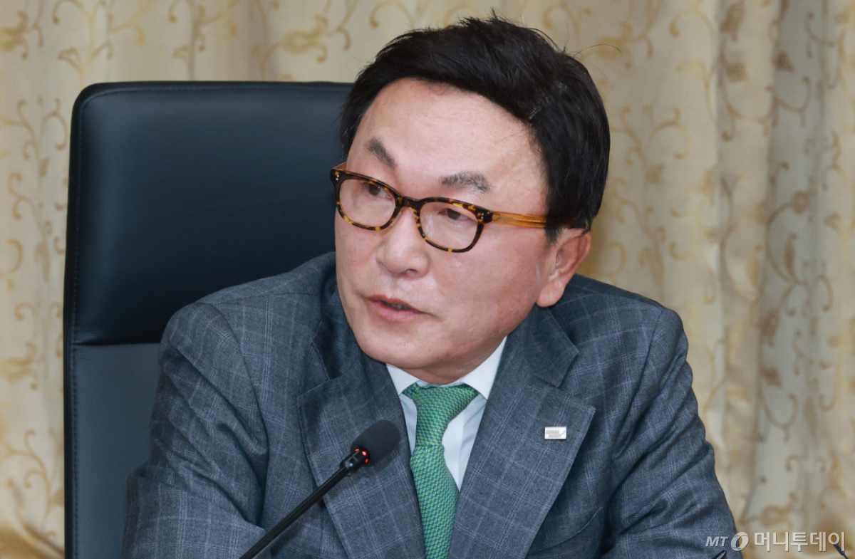 (서울=뉴스1) 임세영 기자 = 박현주 미래에셋 회장이 14일 서울 중구 예금보험공사에서 열린 국민성장펀드 제2차 전략위원회 회의에서 발언을 하고 있다. 2026.4.14/뉴스1 Copyright © 뉴스1. All rights reserved. 무단 전재 및 재배포, AI학습 이용 금지. /사진=(서울=뉴스1) 임세영 기자