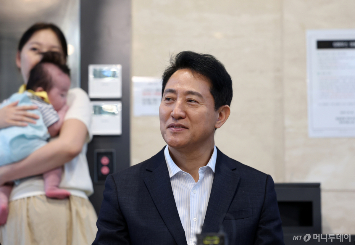 (서울=뉴스1) 최지환 기자 = 오세훈 서울시장이 1일 서울 송파구 잠실르엘에서 신혼부부 장기전세주택 미리내집 현장 간담회를 하고 있다. (공동취재) 2026.9.1/뉴스1 Copyright © 뉴스1. All rights reserved. 무단 전재 및 재배포, AI학습 이용 금지. /사진=(서울=뉴스1) 최지환 기자