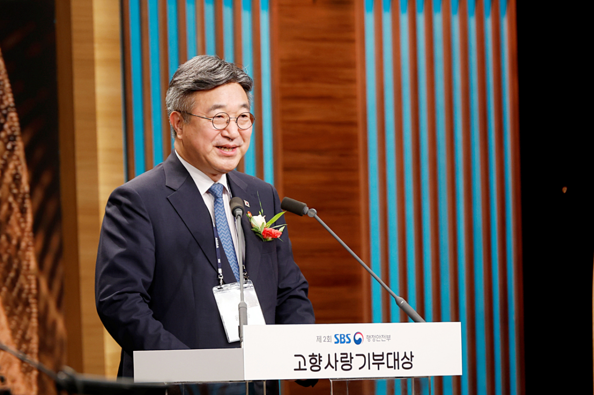 윤호중 행정안전부 장관이 5일 오전 서울 상암동에서 고향사랑의 날을 기념해 2026년 고향사랑기부대상 시상식을 개최하고 기념사를 하고 있다. /사진제공=행정안전부