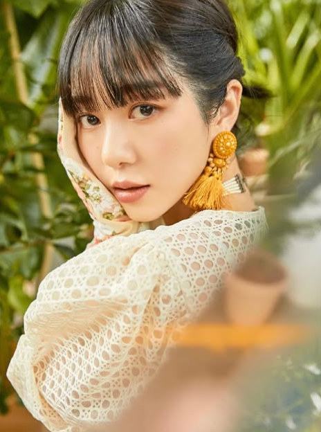 그룹 AOA 출신 권민아(32)가 친언니의 횡령 사실을 털어놓고 법적 대응을 예고했다./사진=권민아 인스타그램