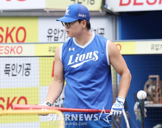 2026 신한 SOL KBO리그 삼성 라이온즈 대 SSG 랜더스 경기가 20일 대구 삼성라이온즈파크에서 열렸다. 삼성 박승규가 타격 훈련을 하고 있다. /사진=김진경 kim.jinkyung@