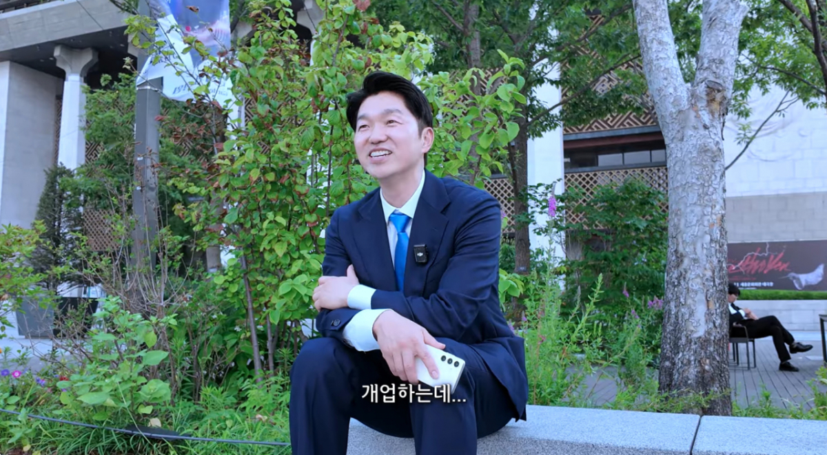 JTBC 예능 '이혼숙려캠프'를 통해 얼굴을 알린 박민철 변호사가 유명 로펌 김앤장 퇴사를 알렸다. /사진=유튜브 채널 '박민철 변호사의 미치고' 영상