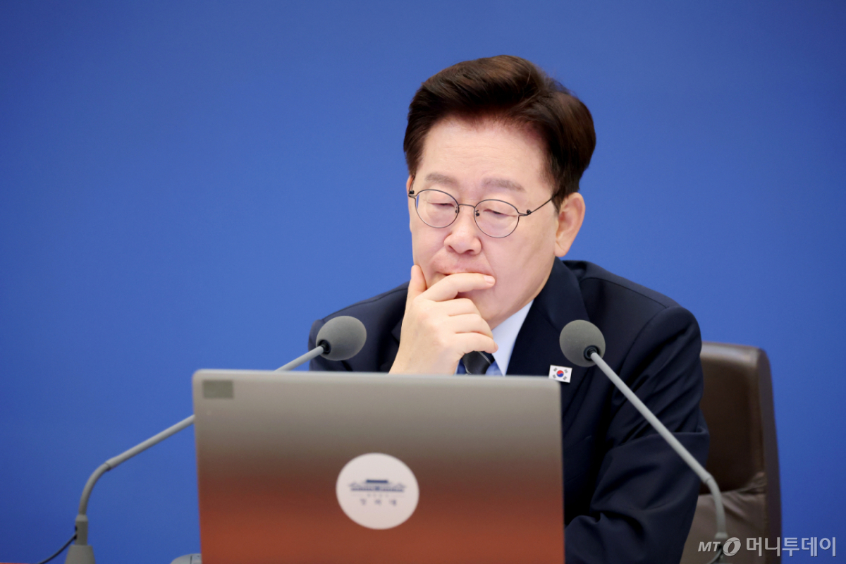 [서울=뉴시스] 김진아 기자 = 이재명 대통령이 1일 청와대에서 열린 국무회의에서 고심하고 있다. (청와대통신사진기자단) 2026.09.01. bluesoda@newsis.com /사진=김진아