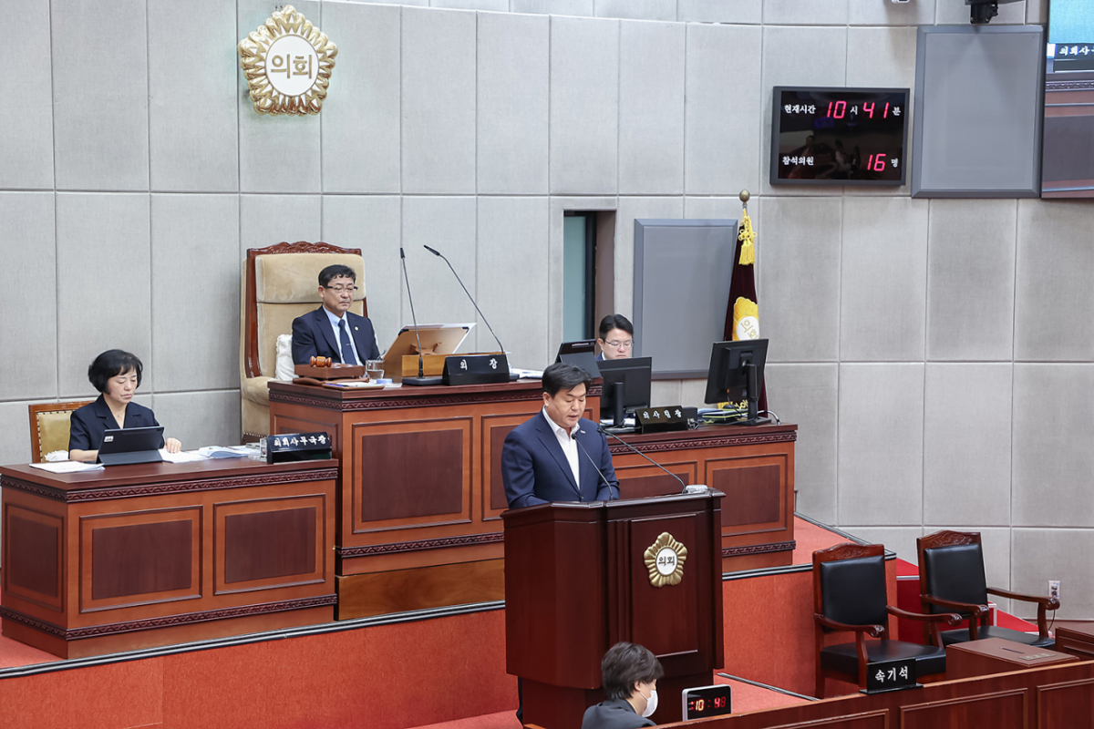 임병택 시흥시장이 시흥시의회 1차 정례회에서 재정 상황을 보고했다./사진제공=시흥시
