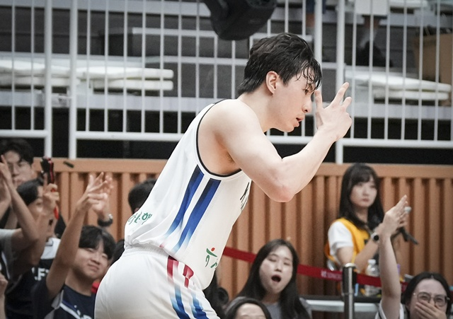 이현중의 세리머니. /사진=대한민국농구협회 제공
