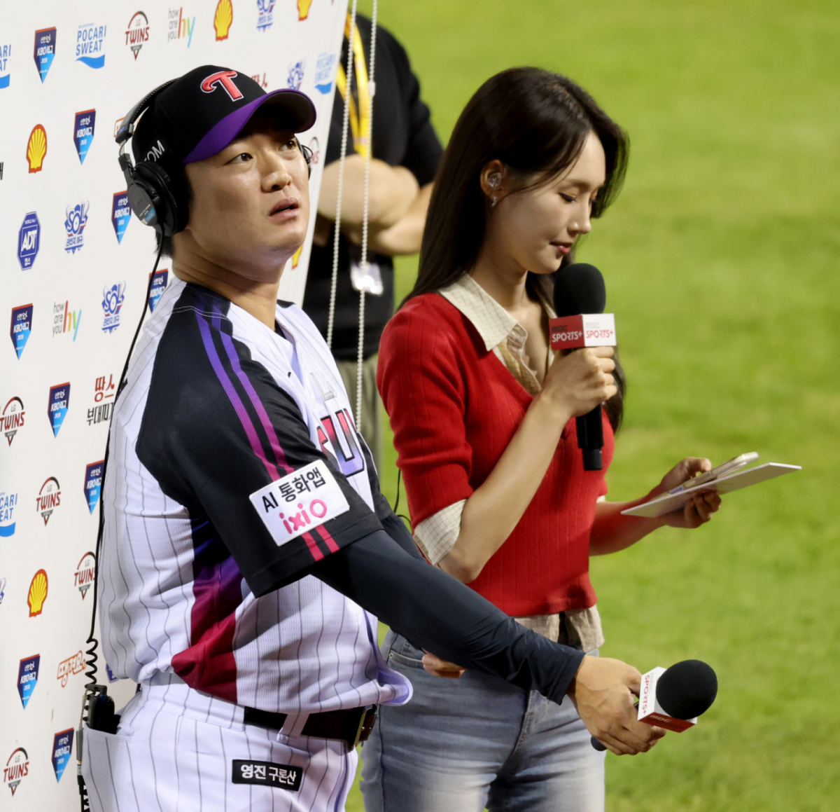 LG에 복귀한 고우석이 4일 잠실야구장에서 열린 2026KBO리그 삼성라이온즈와 LG트윈스 경기 9회초 1점차 리드상황에서 등판해 무실점을 기록하며 세이브를 올렸다. 수훈선수 인터뷰 주인공도 고우석이다. /사진=강영조 cameratalks@