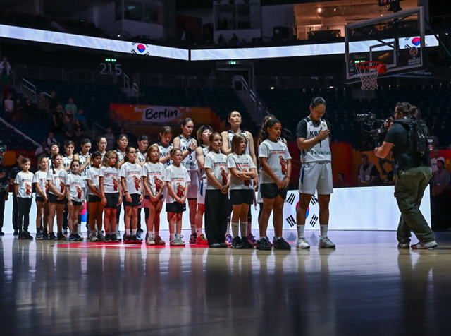 한국 여자농구 대표팀. /사진=FIBA
