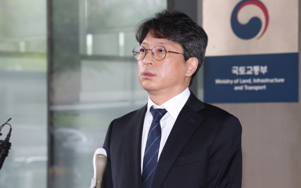 (세종=뉴스1) 김기남 기자 = 홍지선 국토교통부 장관 후보자가 31일 세종시 정부세종청사로 출근하며 취재진에게 장관 지명에 관한 소회를 밝히고 있다.2026.8.31/뉴스1 Copyright © 뉴스1. All rights reserved. 무단 전재 및 재배포, AI학습 이용 금지. /사진=(세종=뉴스1) 김기남 기자