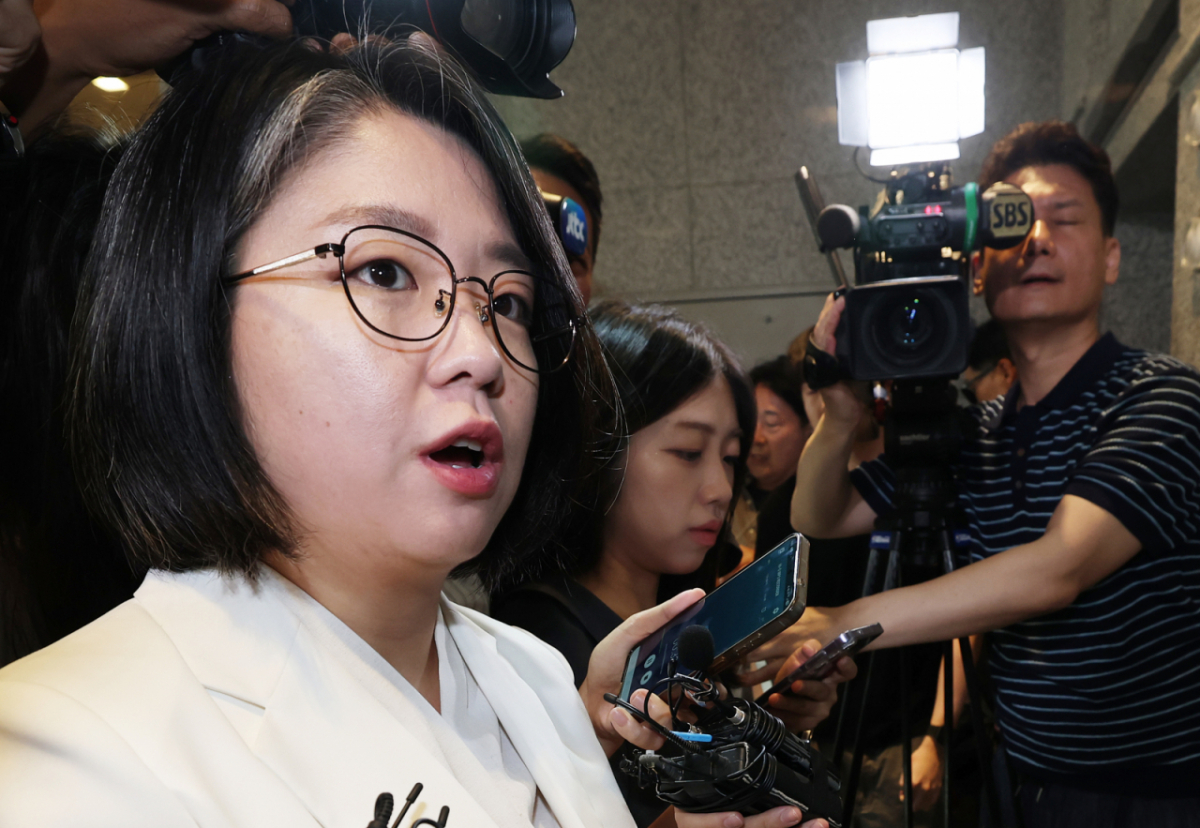 (서울=뉴스1) 오대일 기자 = 용혜인 성평등가족부 장관 후보자가 4일 오전 서울 서대문구 한국청소년활동진흥원에 마련된 인사청문회 준비 사무실로 출근하고 있다. 2026.9.4/뉴스1 Copyright © 뉴스1. All rights reserved. 무단 전재 및 재배포, AI학습 이용 금지. /사진=(서울=뉴스1) 오대일 기자