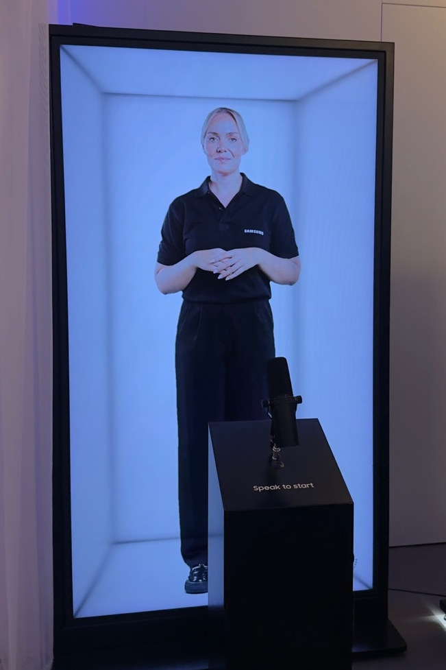 독일 베를린에서 열린 'IFA 2026' 삼성 전시관에서 볼 수 있는 'AI 프로모터'의 모습 /사진=김남이 기자