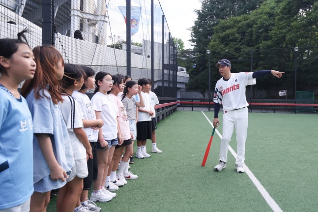 '티볼아카데미' 학교 초청 행사 사진. /사진=롯데 자이언츠 제공